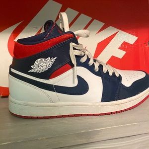 red white and blue jordan 1 mid